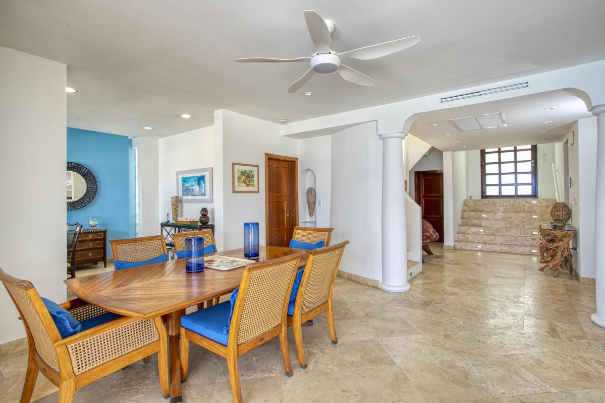18_EtoiledeMer-IndoorDining_ villa 4 chambres piscine vue mer Cupecoy Saint Martin
